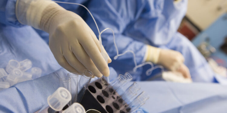 How is the stay at the clinic during the follicular puncture visit?