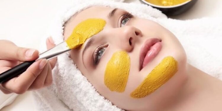 How to Make a Turmeric Mask?  What Are The Benefits To The Skin?