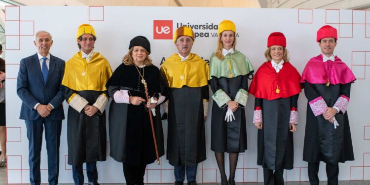 Professors Pellicer and Remohí awarded Honorary Doctorates